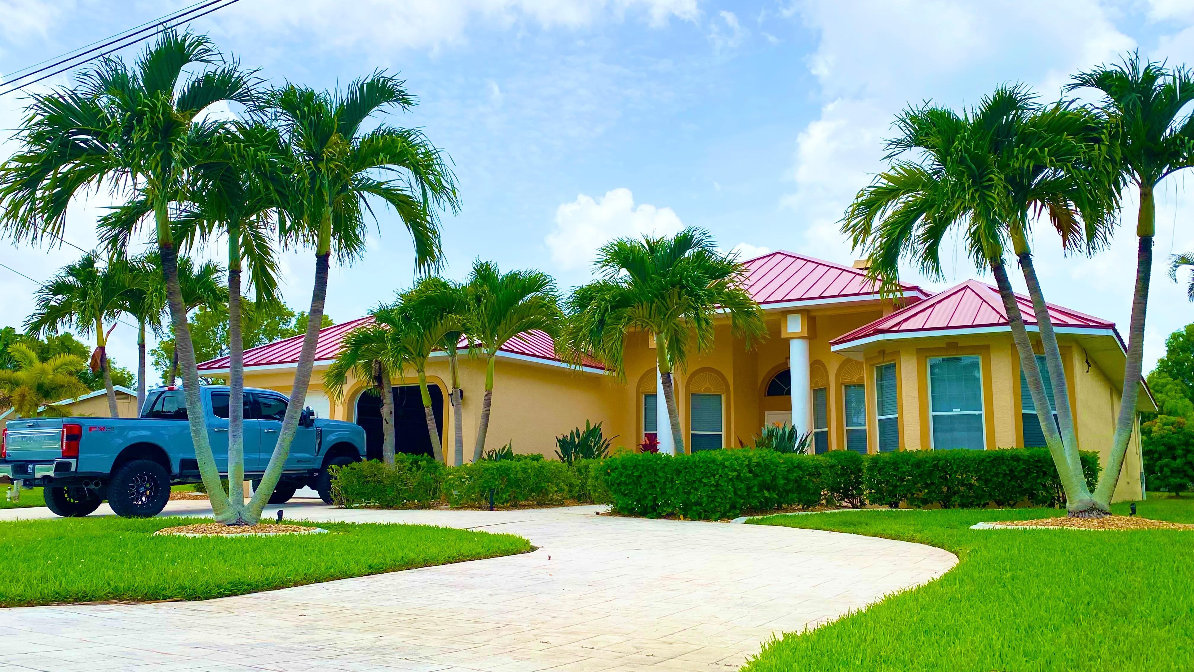  Beautiful Home with circle driveway!