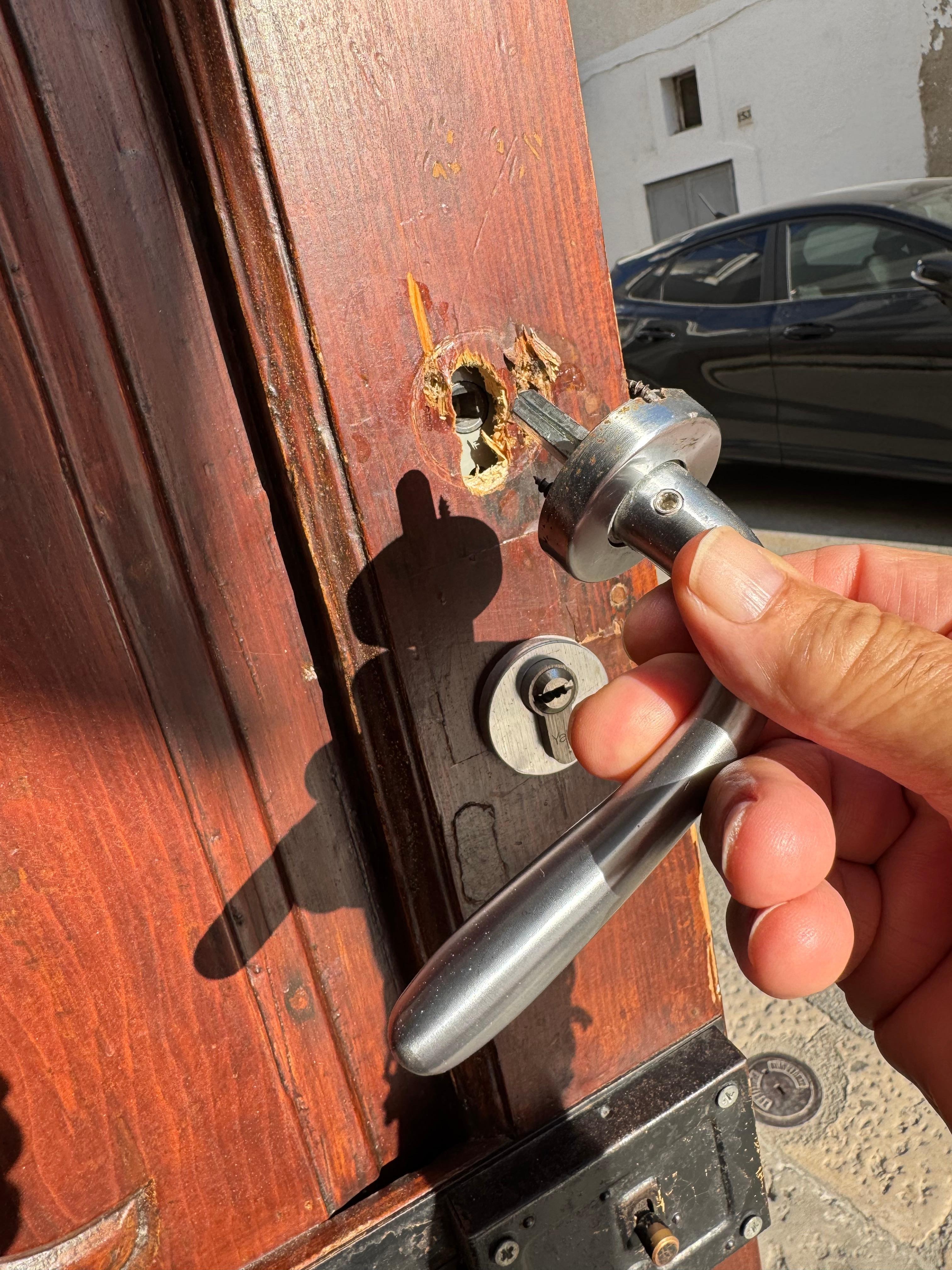 The whole accommodation is a disaster. The front door was unlockable from the inside as the door handle kept falling off.