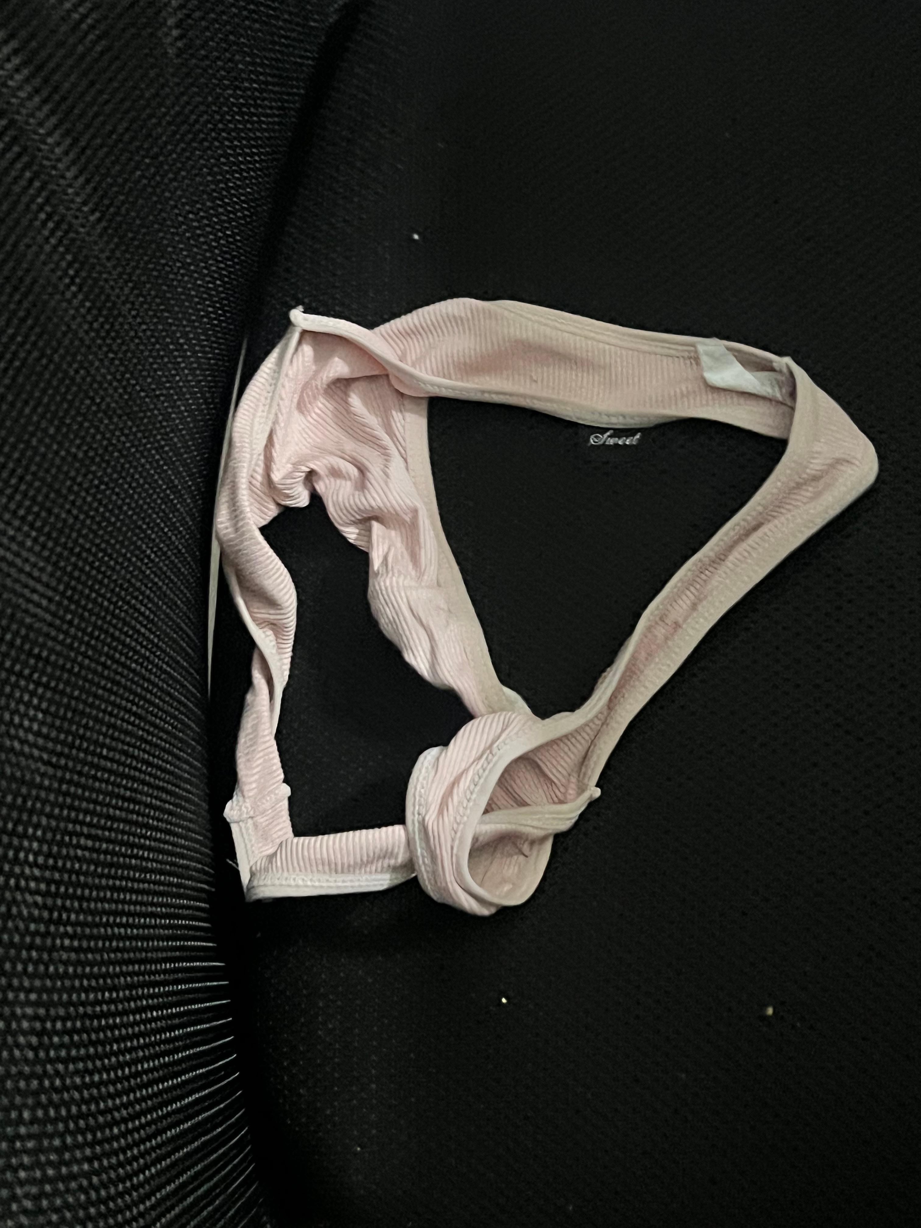 Salí y encontré ropa interior en mi habitación
Nadie de la cara