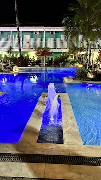 Piscina a noite