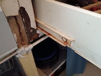 Le bois humide dans la cuisine.