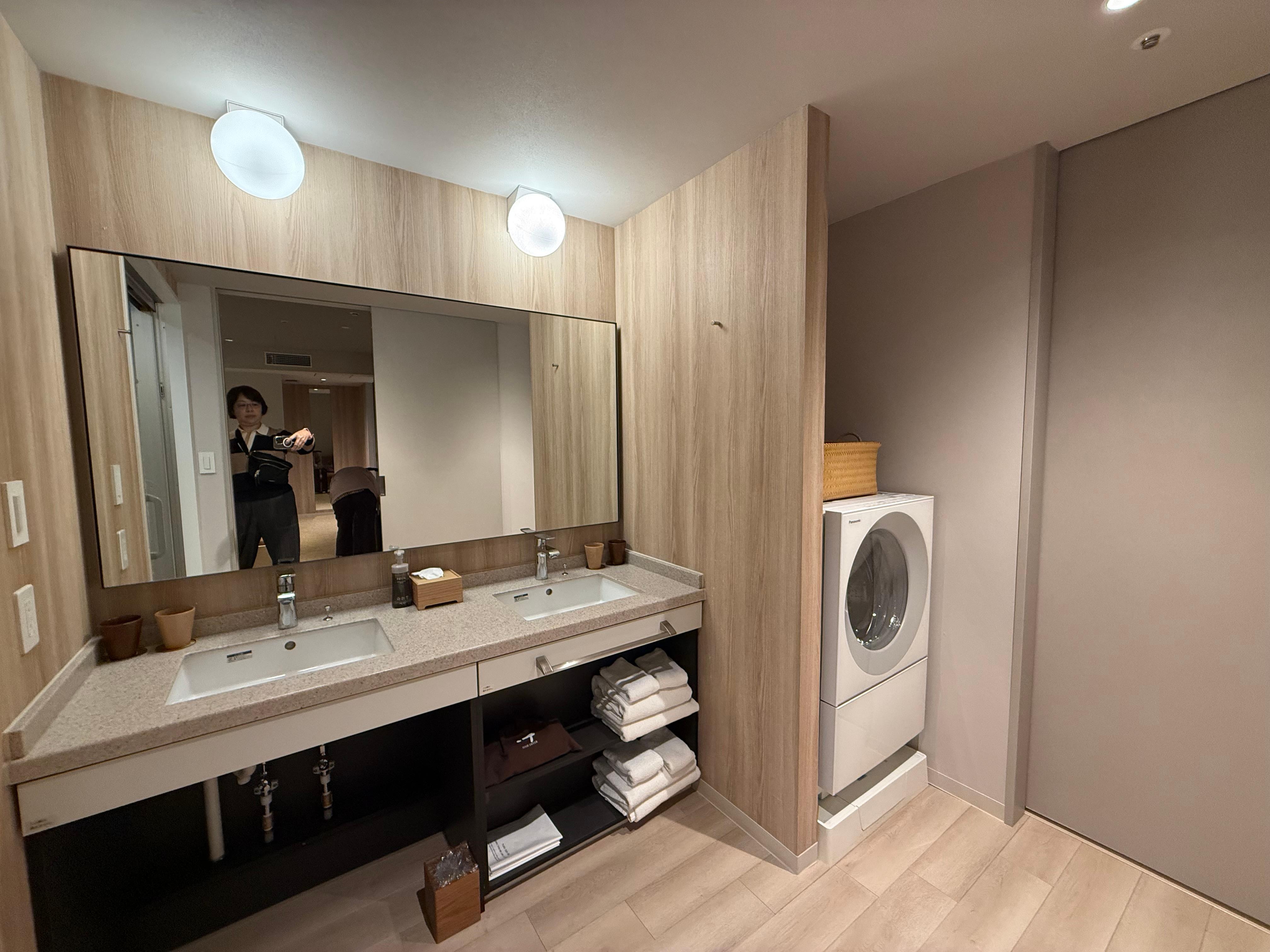 浴廁間竟然還有洗衣機