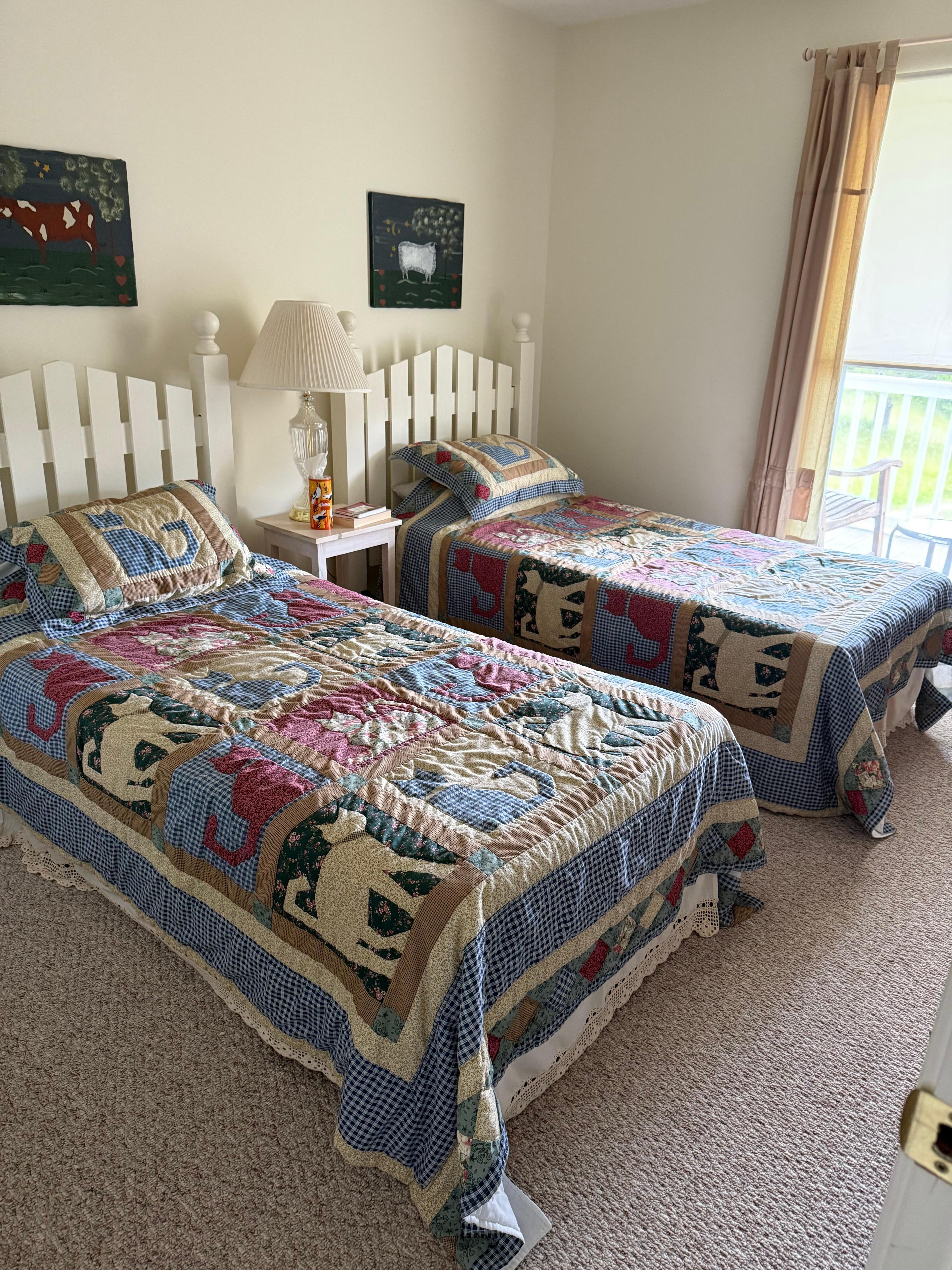 Twin bedroom 