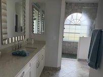 Nice large master bathroom