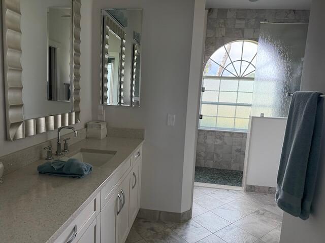 Nice large master bathroom