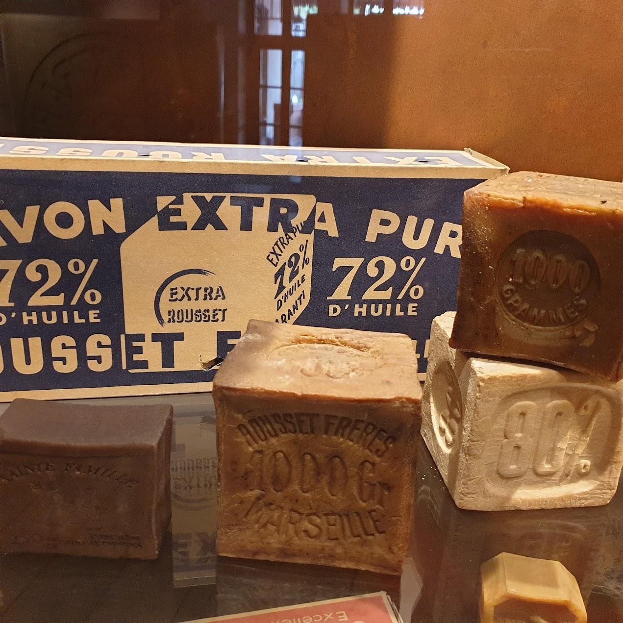 salon de provence la ville des huiles et du savon. Mais pas que... patrouille de France, vignobles, chateau du 10eme et Nostradamus font parti de la culture du pays