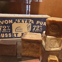 salon de provence la ville des huiles et du savon. Mais pas que... patrouille de France, vignobles, chateau du 10eme et Nostradamus font parti de la culture du pays