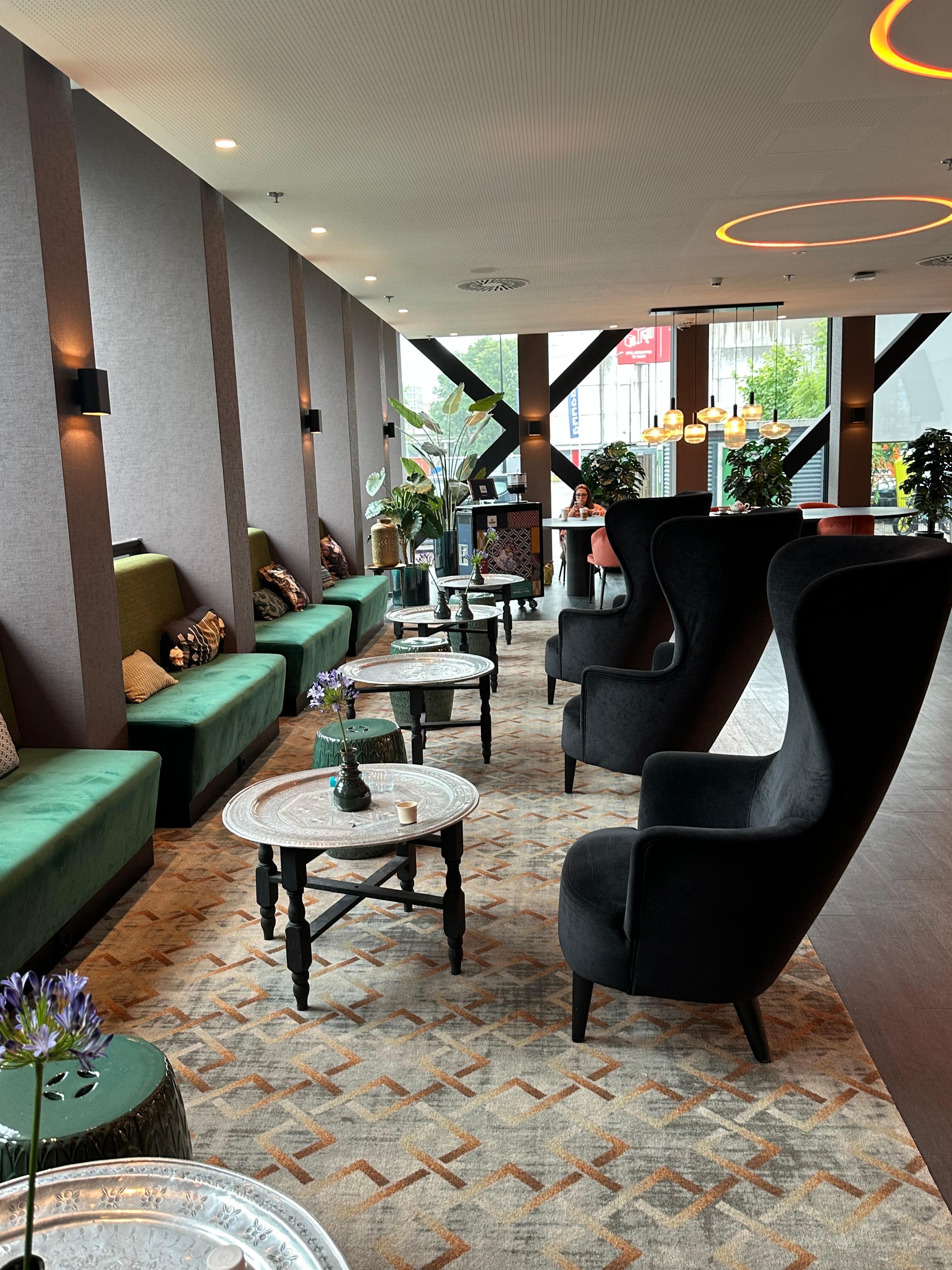The lounge along the windows was comfortable 