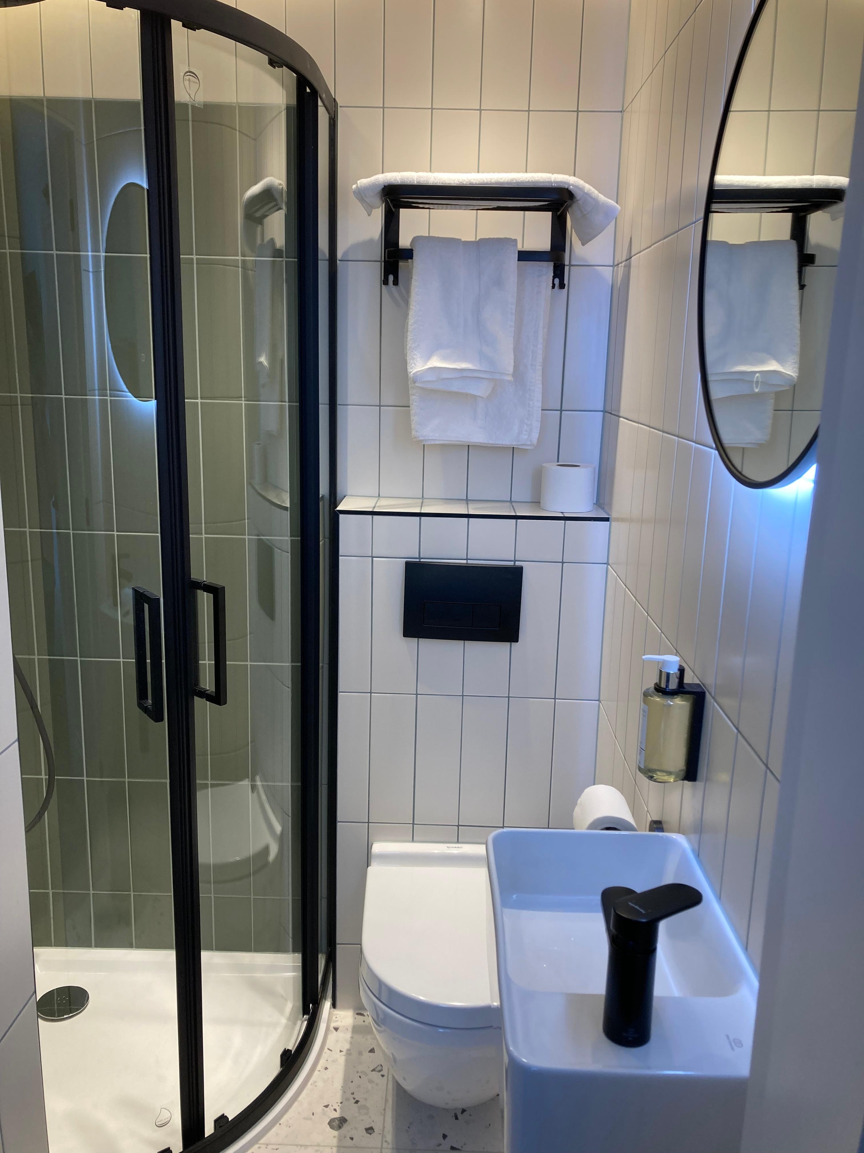 トイレ&シャワー