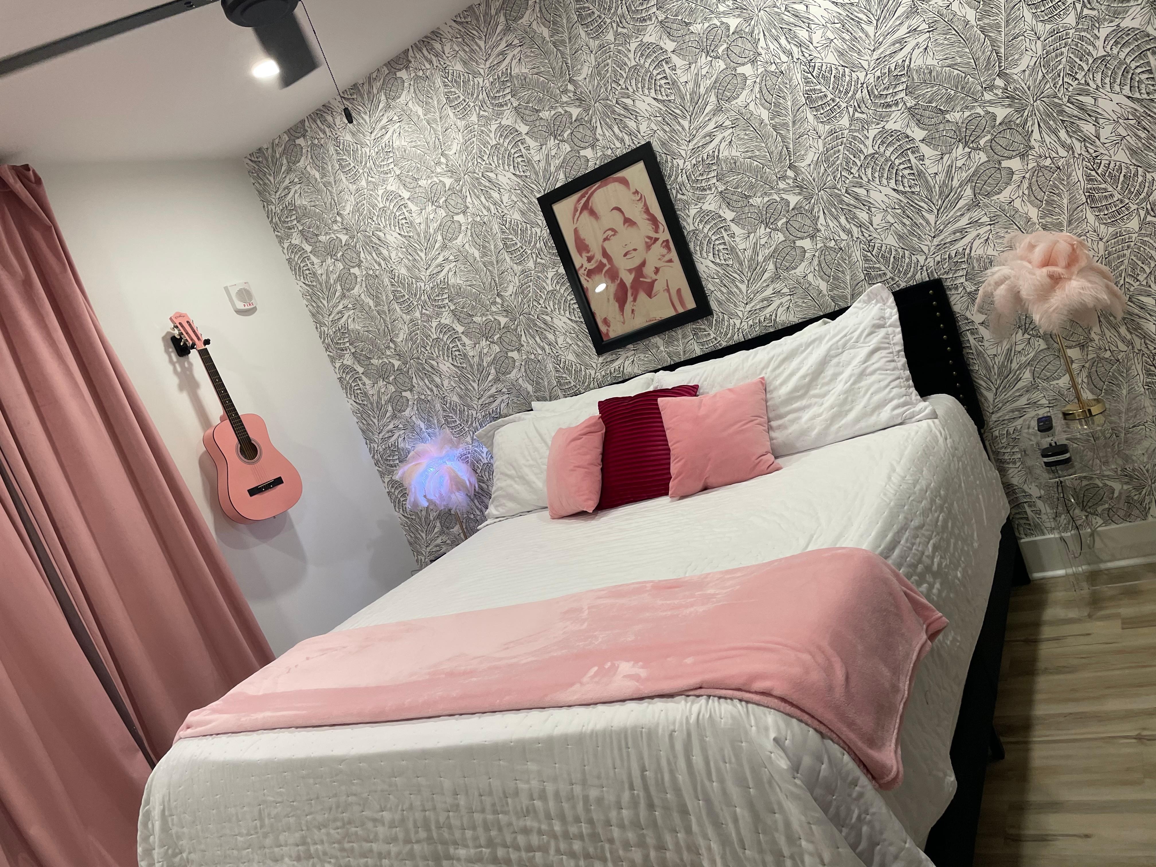 Beautiful Dolly bedroom 