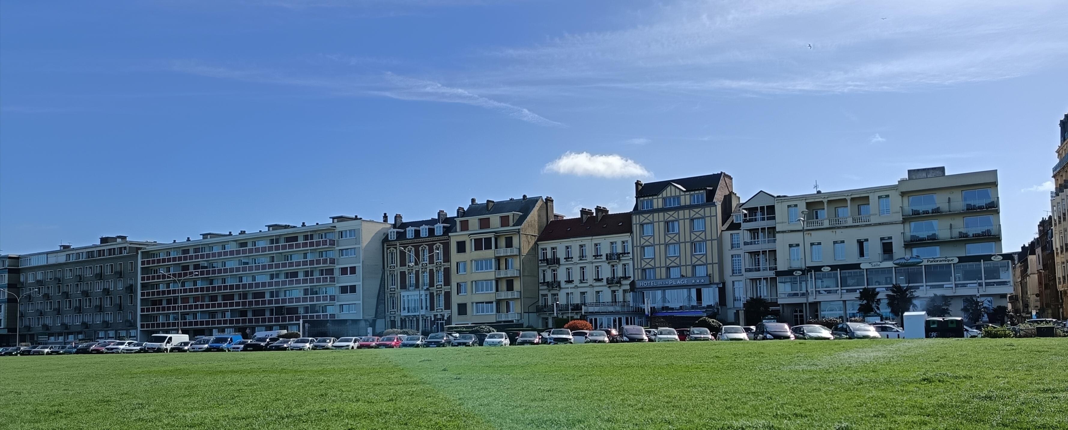 Vue de "l'hôtel de la Plage depuis l'esplanade