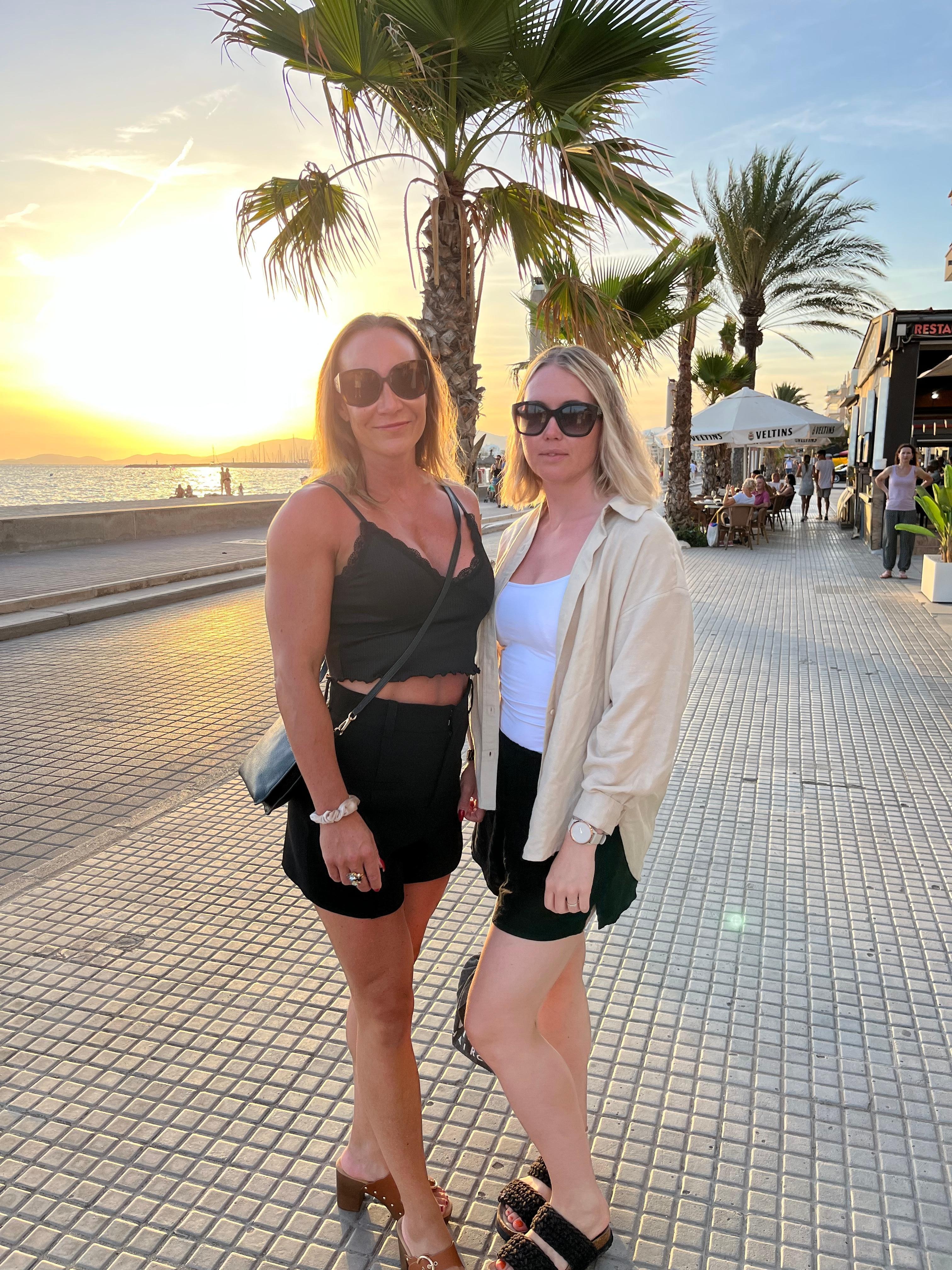 Strandpromenaden bredvid hotellet