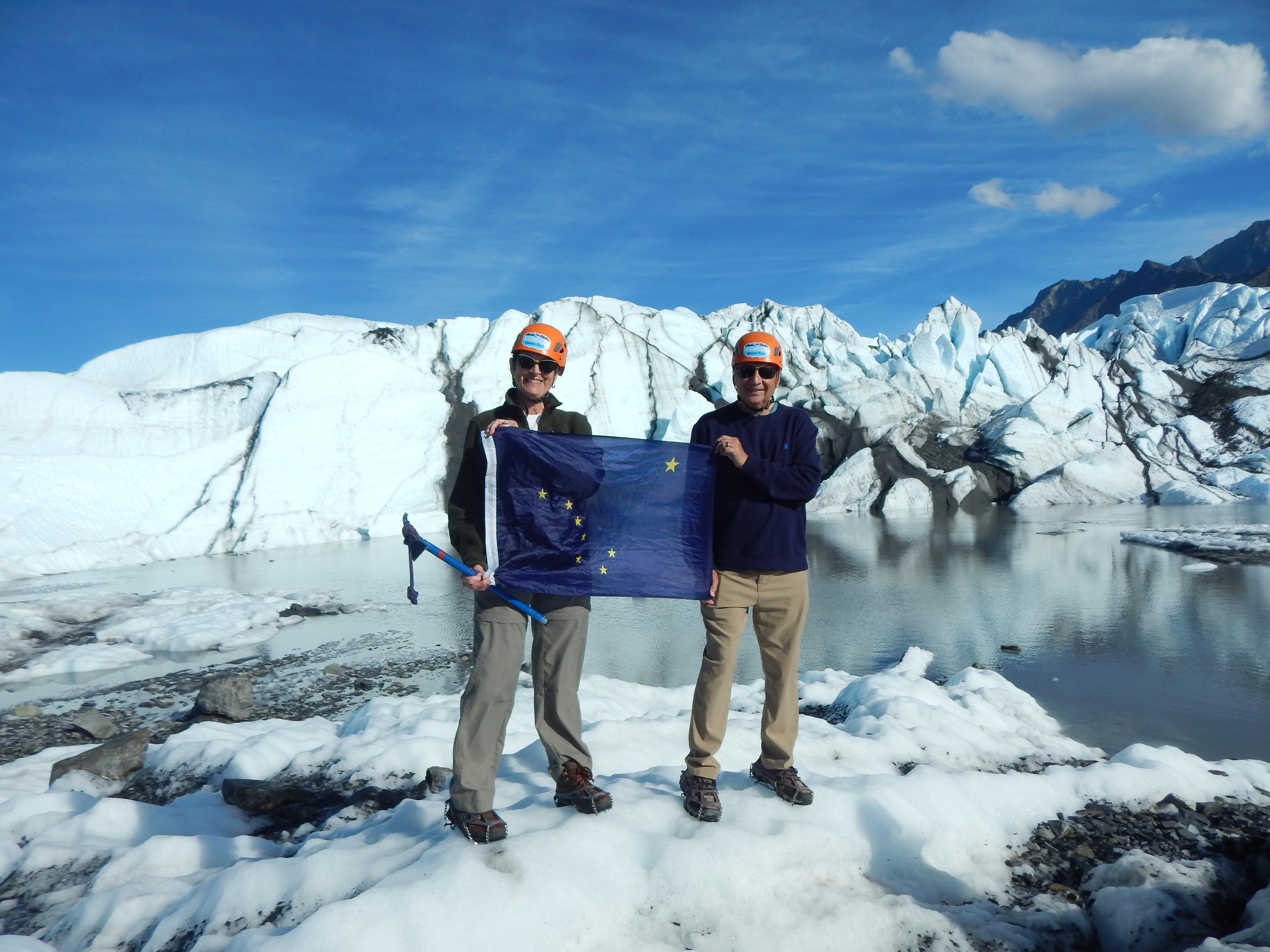 Hiking Mantanuska Glacier