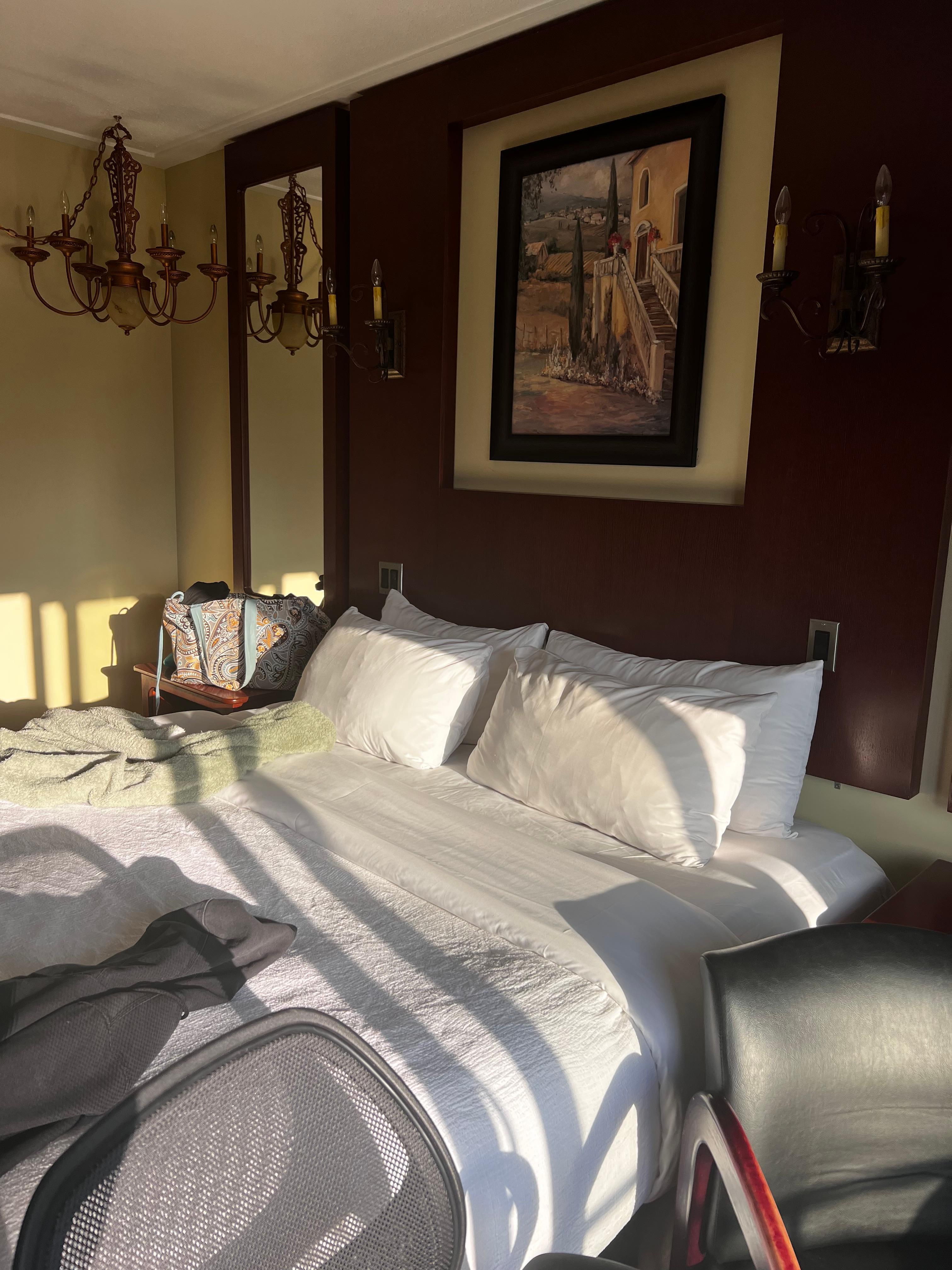 King bed comfy, nice fluffy large pillows, spotless. 
