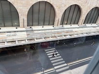 客室内窓から見たテルミニ駅