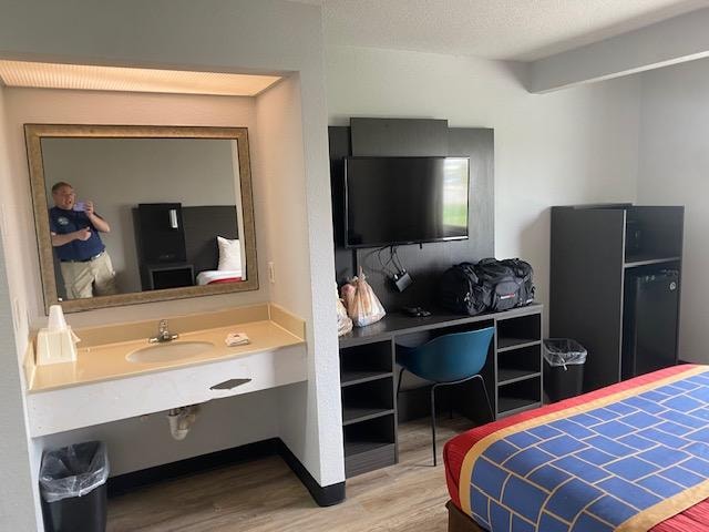 Good overall lighting during the day but needs an overhead light