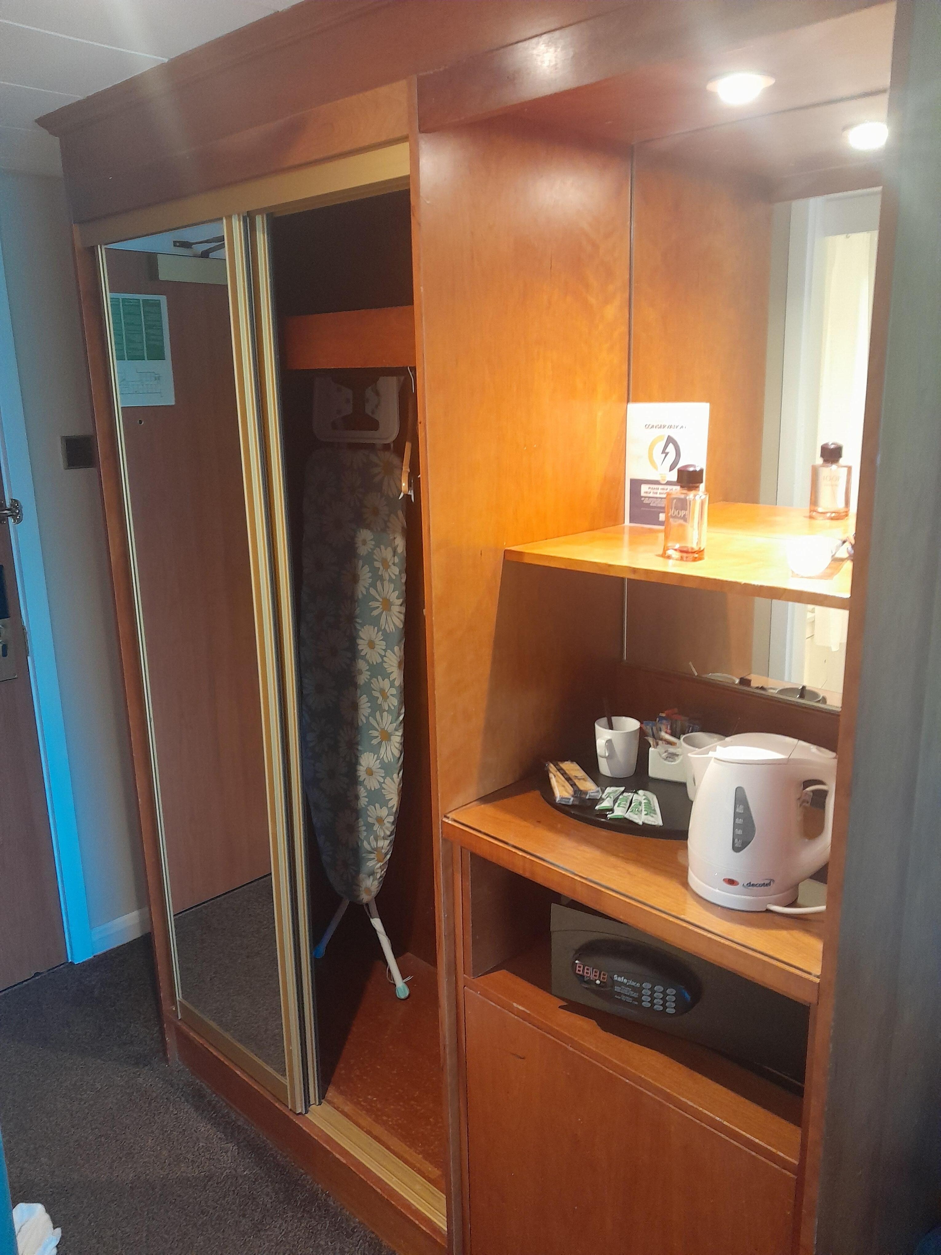 Fitted wardrobe