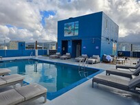Rooftop pool & hot tub