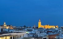 Vista noturna da sacada.