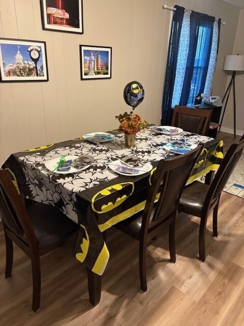 There was enough room for all 5 of us at the table.