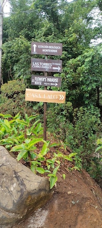 Make a right to the house!