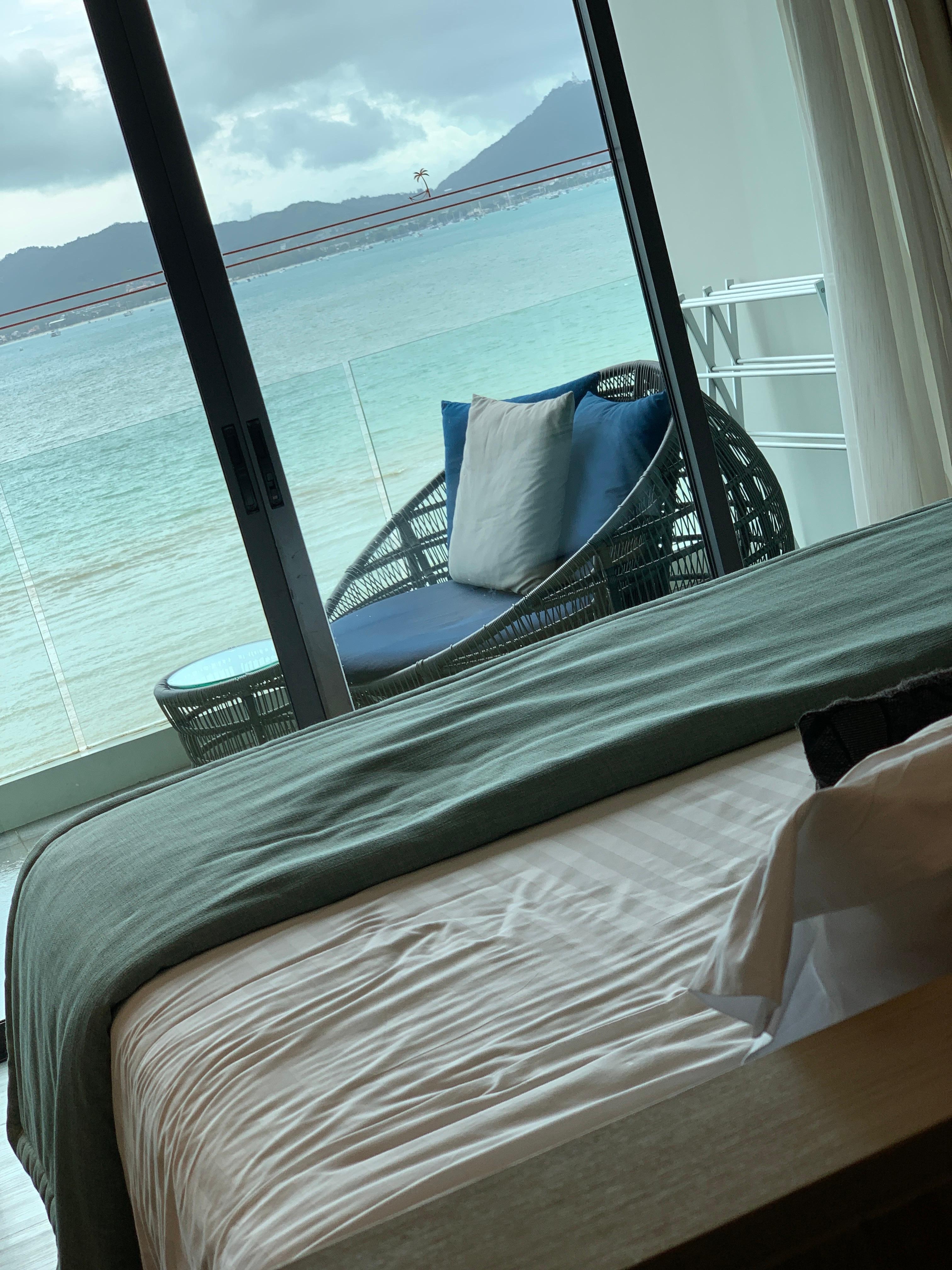 ベッドからの景色