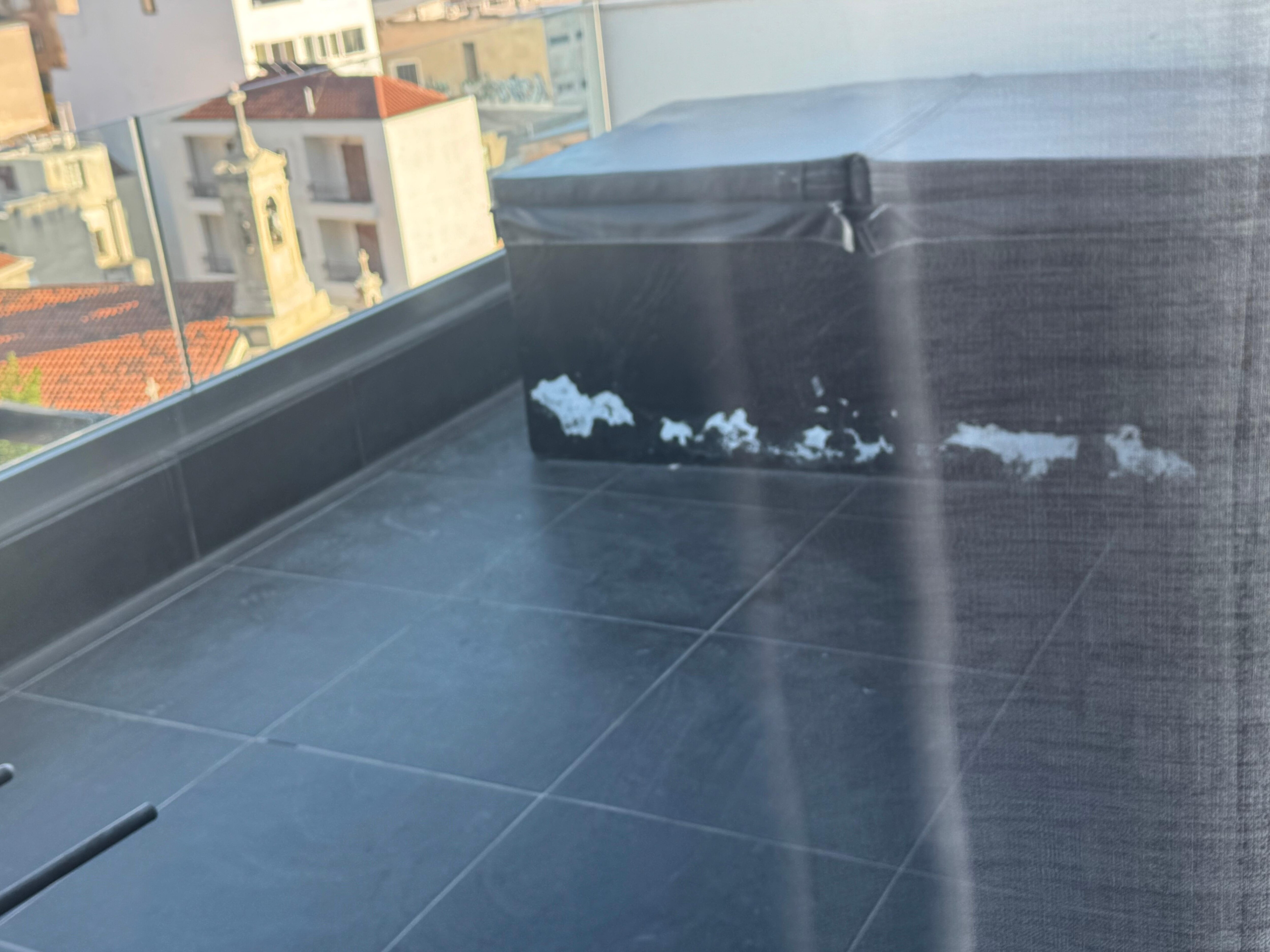 Hot tub needing paint 