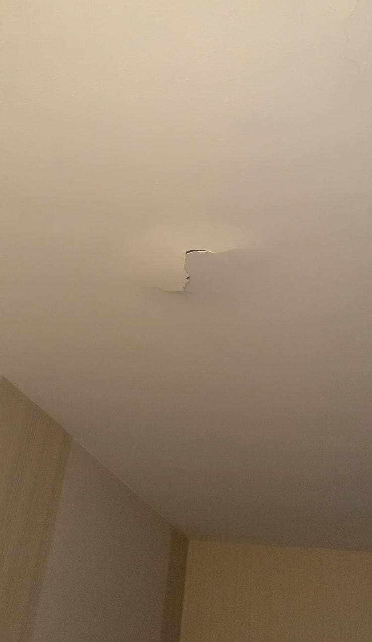Ceiling crack room 418