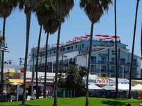 Hotel vom Strand aus