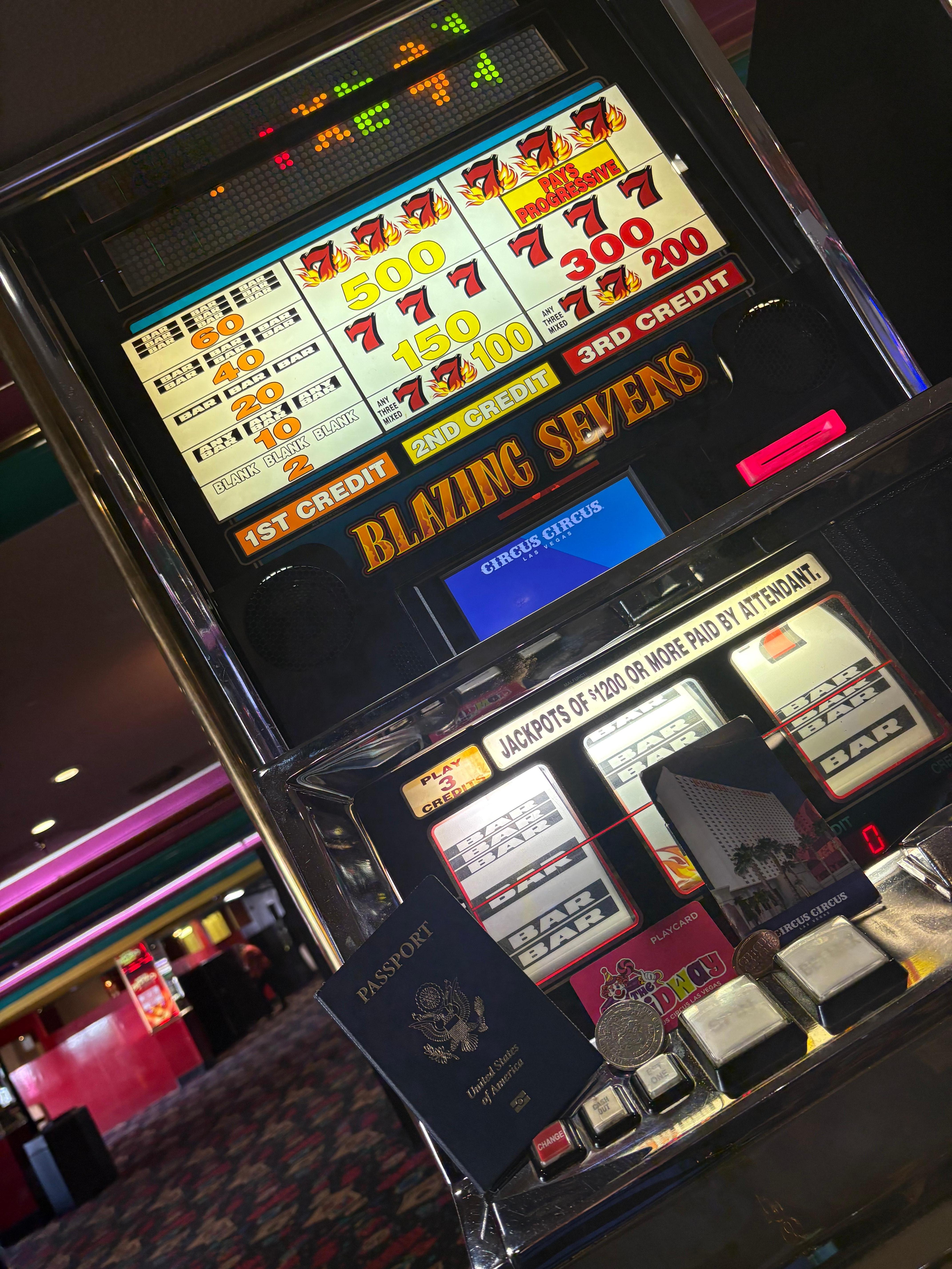 SLOTS R FUN 
CIRCUS TOKEN 
$2 Hotdogs 
$2 Beer
$2 popcorn 🍿 
$2 shrimp cocktail 