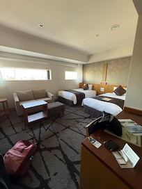 Larger room (2201)