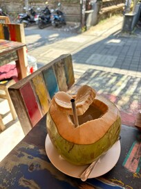 Trevligt matställe precis utanför och som gäst har man 10%.