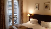 adorei o quarto com varanda.