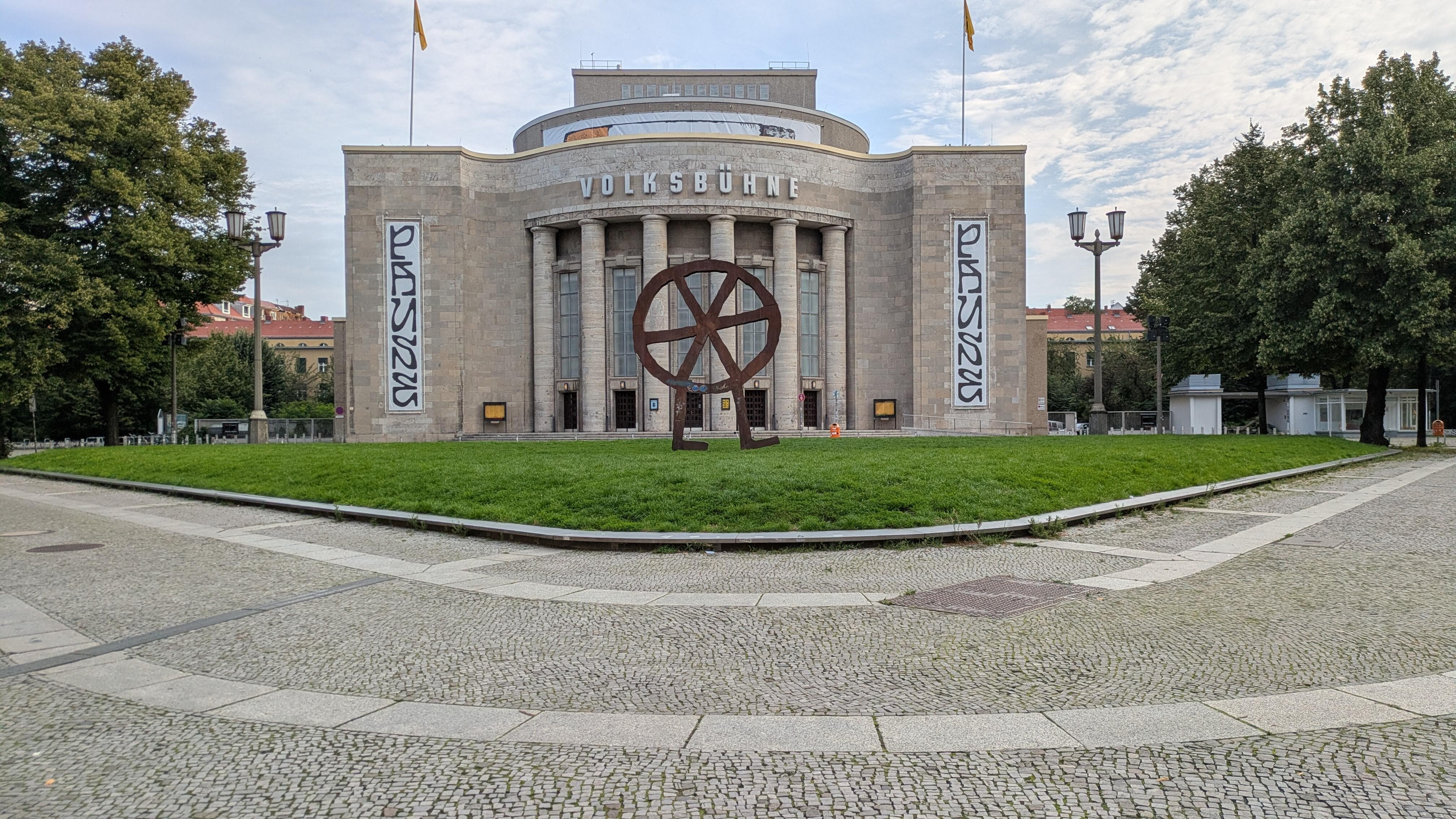 The famous theater is just 4 min right around the corner!