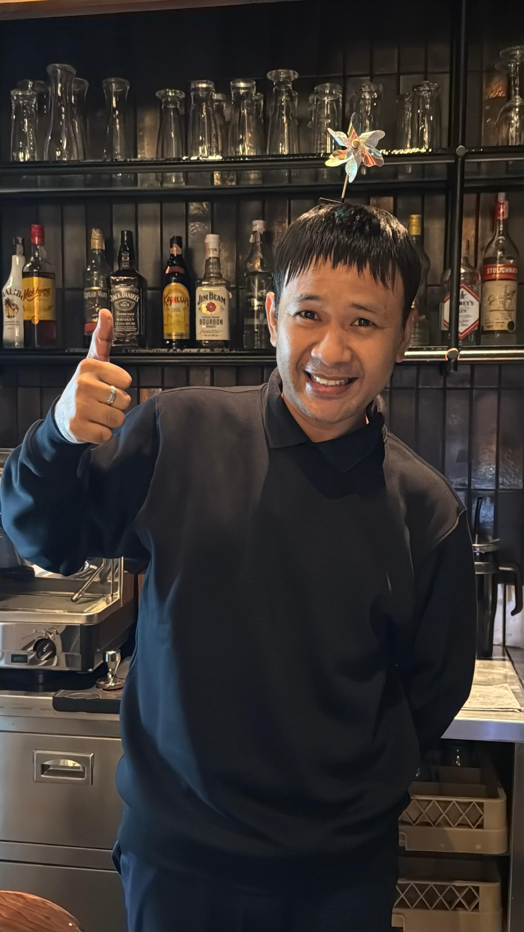 很可愛的小哥哥
每天經過吧台都有小飲料喝，消除疲勞🤣