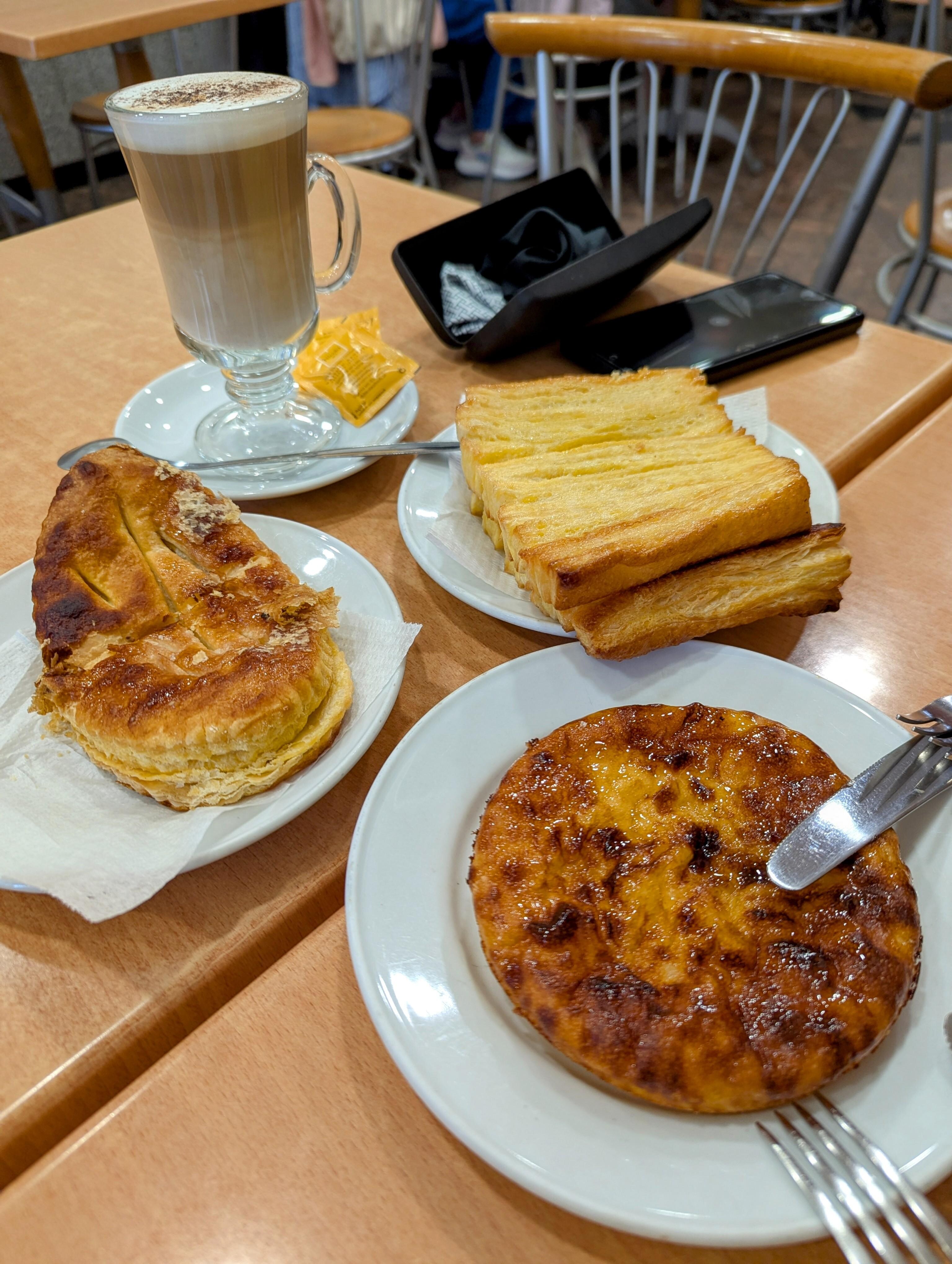 5 mins walk to breakfasts