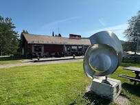 Restaurant og resepsjonsbygg.