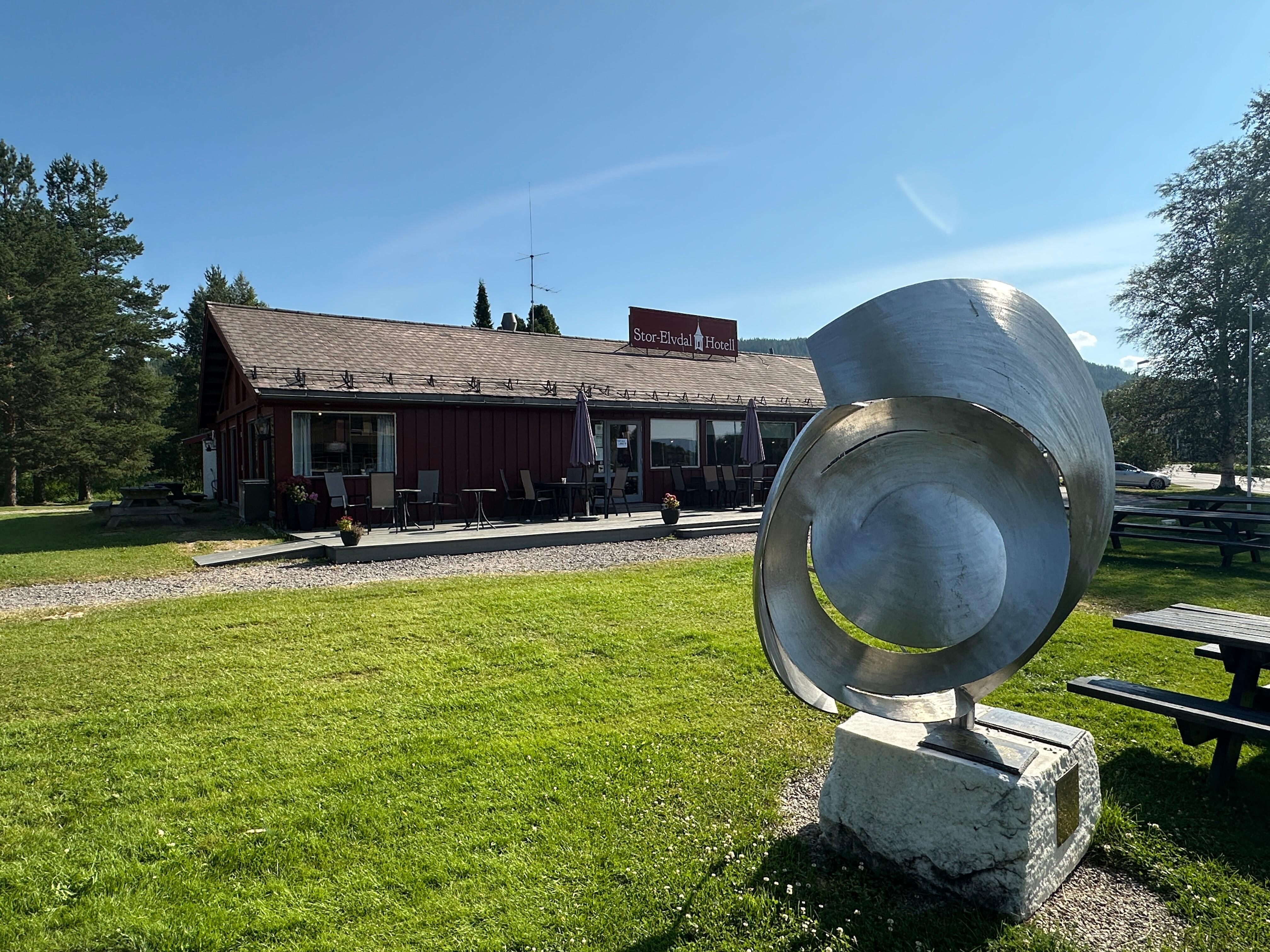 Restaurant og resepsjonsbygg.