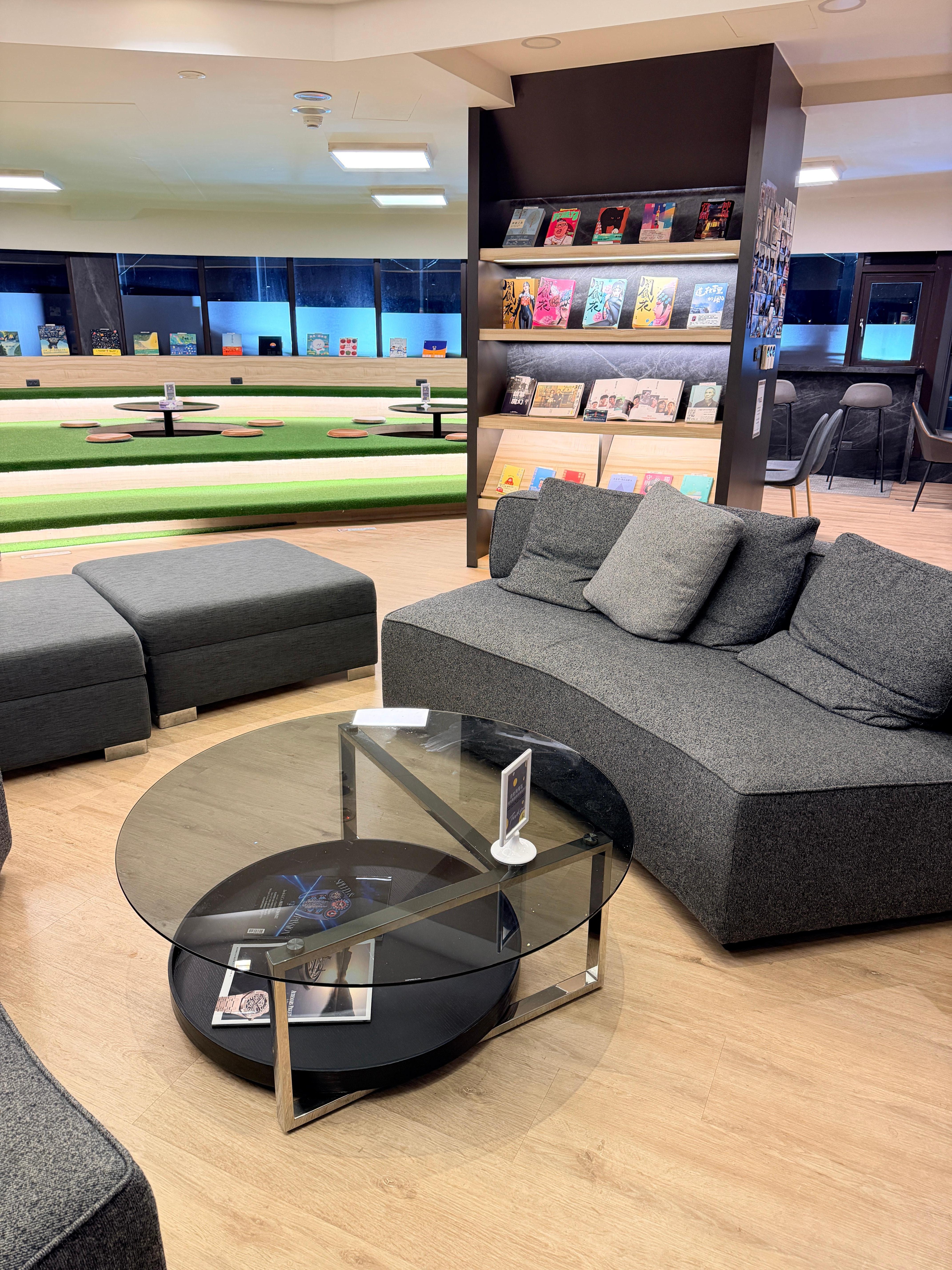 休息室、重訓室、閱讀室、自助吧多合一。