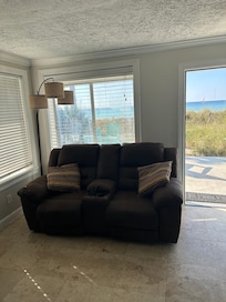 Falling apart loveseat,, one side does not work