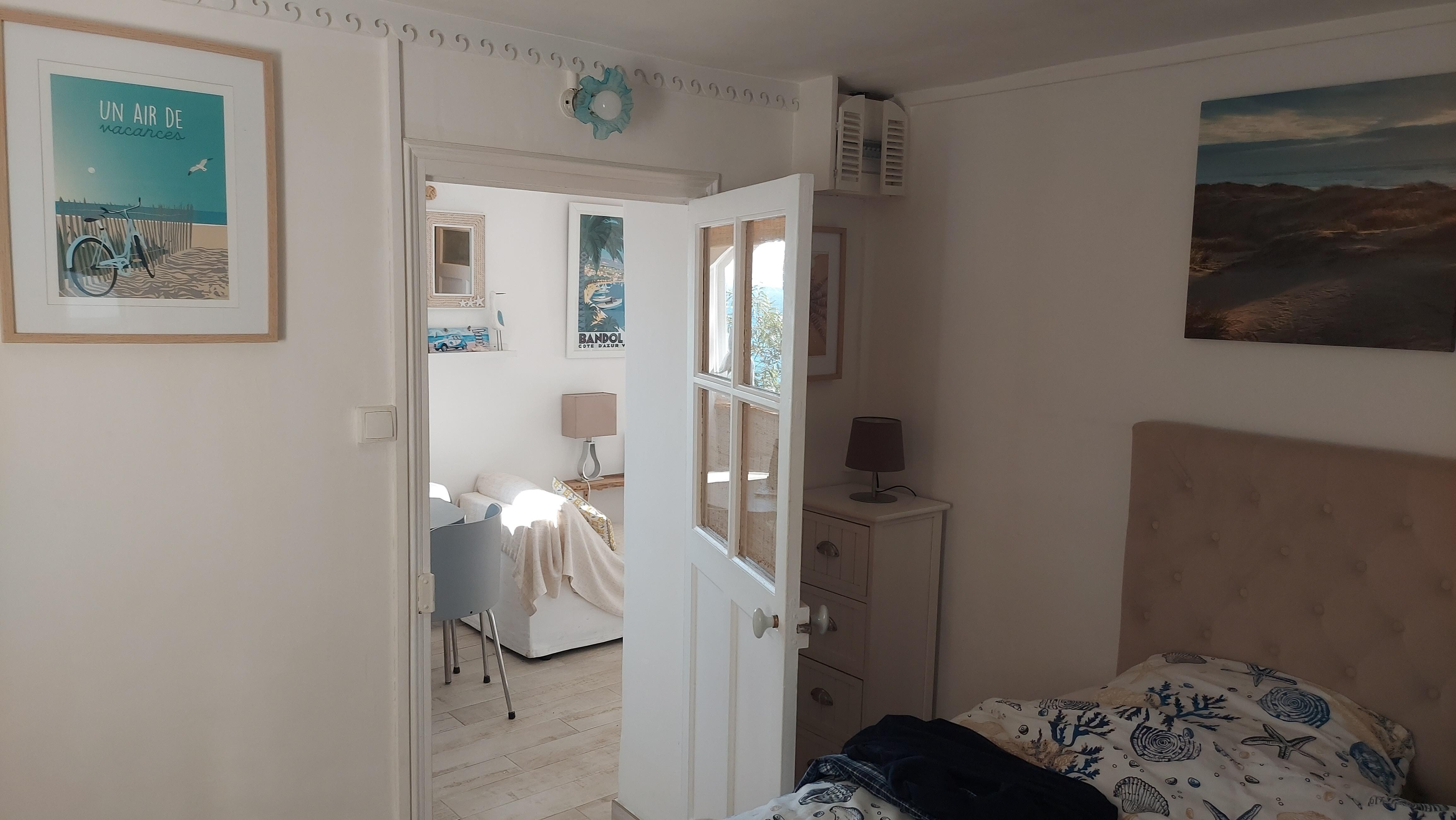 Blick aus Schlafzimmer, niedrige Türen