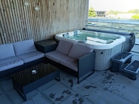 Chambre avec terrasse et spa privé