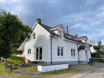 Das Haus von der StraĂenseite aus