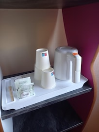 Bollitore con tisane in camera