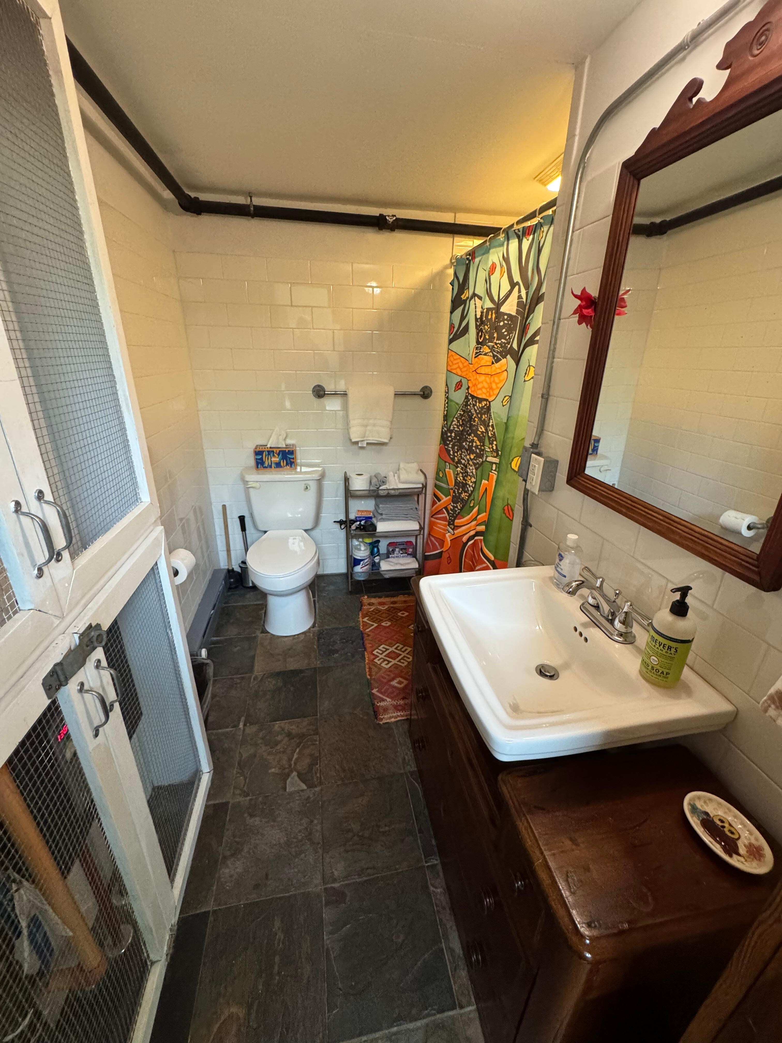 Lots of towels and plenty of water pressure and hot water