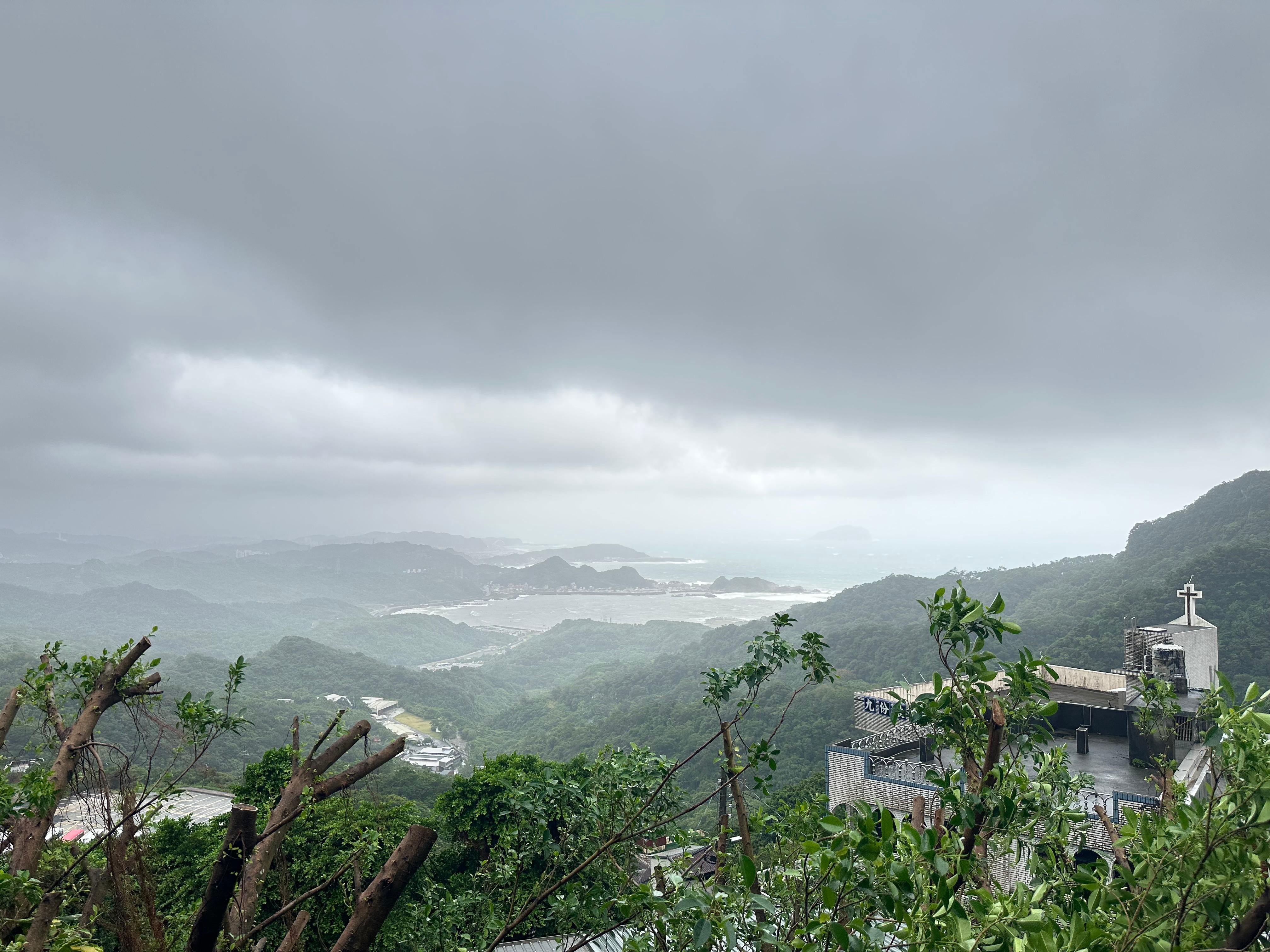 房間窗外景色。