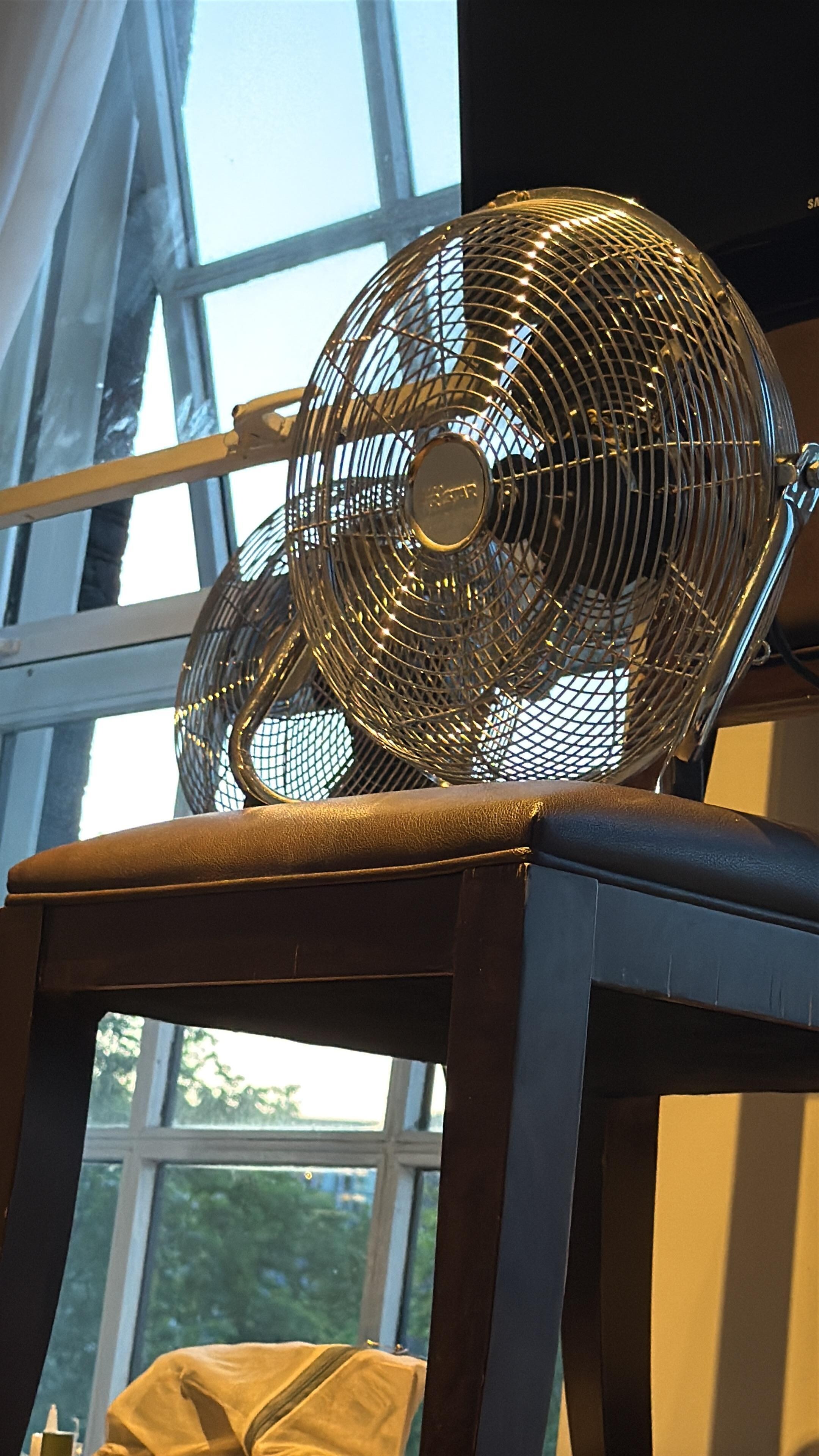we had to place a fan on the window to bring in cool air, only one window opened no cross ventilation 