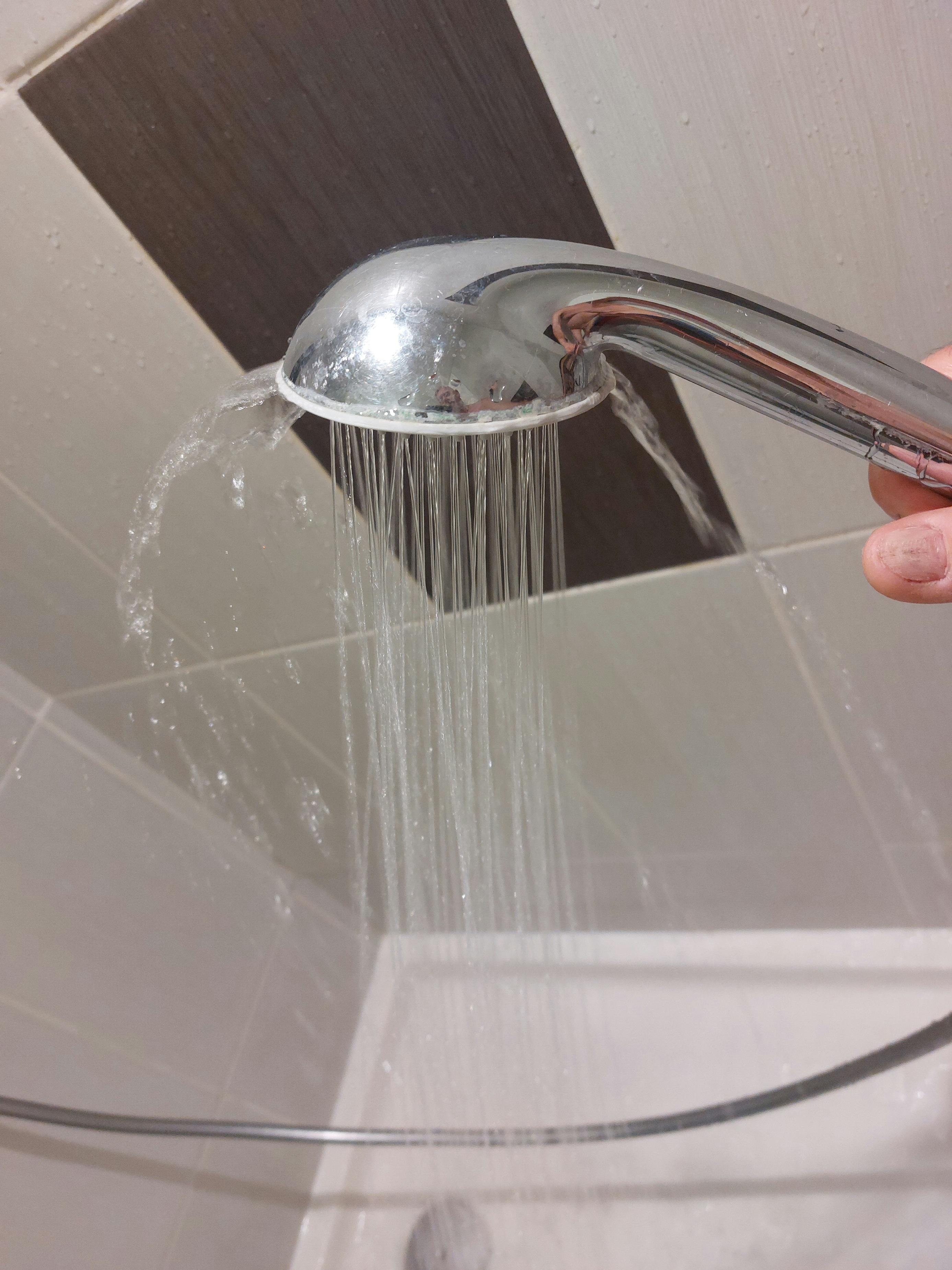 Pommeau cassé et entartré 