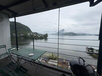 방에서 본 레이크뷰