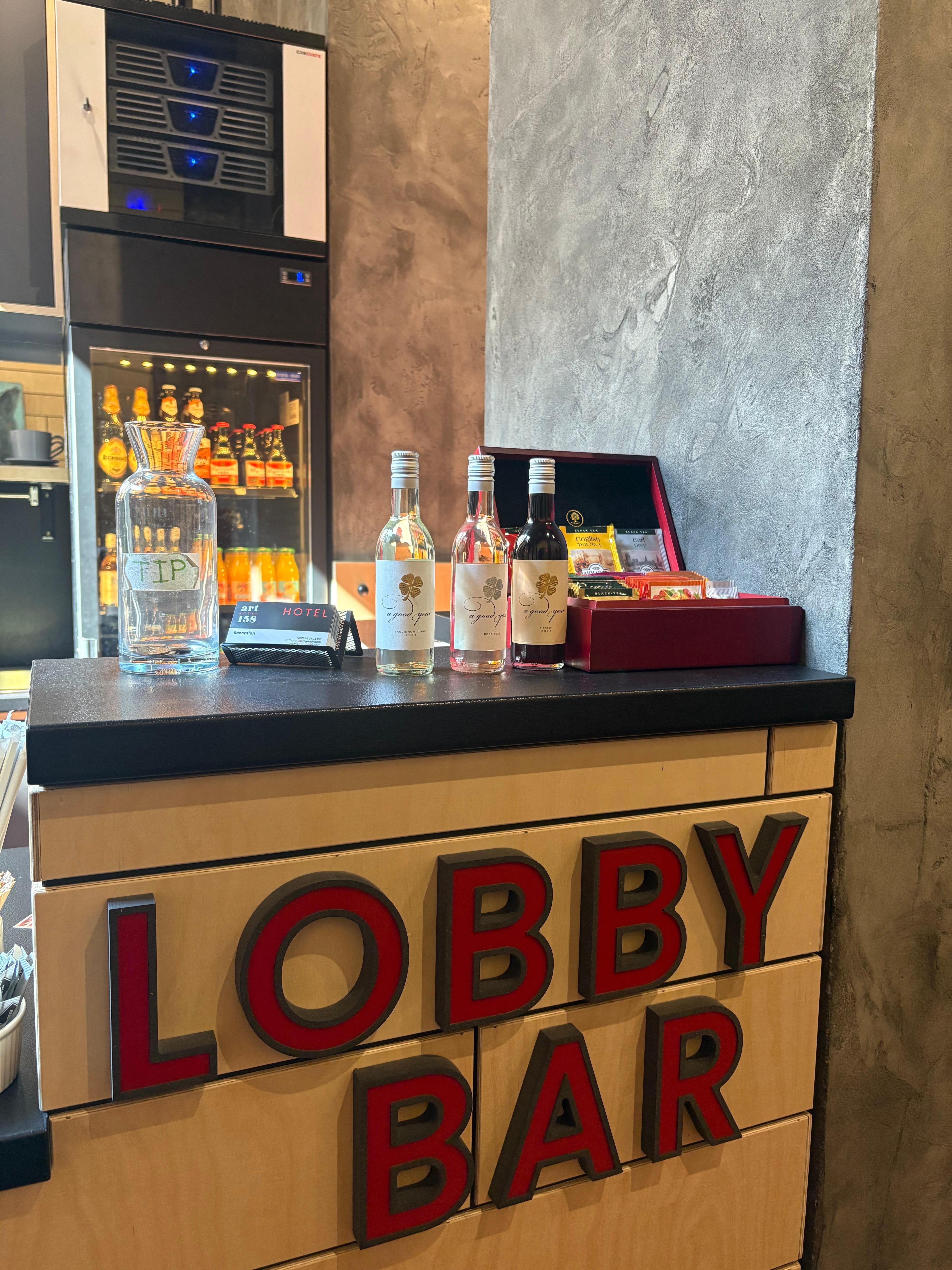 Lobby shop